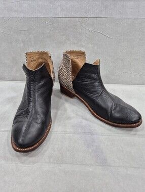 The Root Collective Lee ankle booties women's 10 black leather fabric back